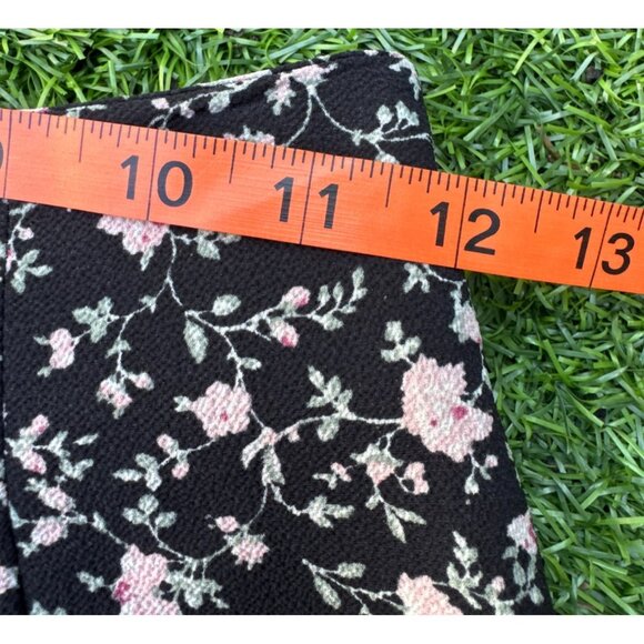 L.A. Hearts XS Black Floral Ruffle Hem Shorts With Side Zipper Closure - Picture 4 of 7